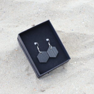 Boucles d'oreilles noir charbon en marqueterie de paille par Art Design 360